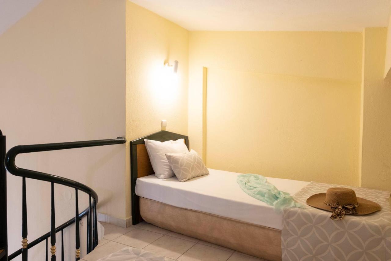 Aristides Hotel Fourka Extérieur photo