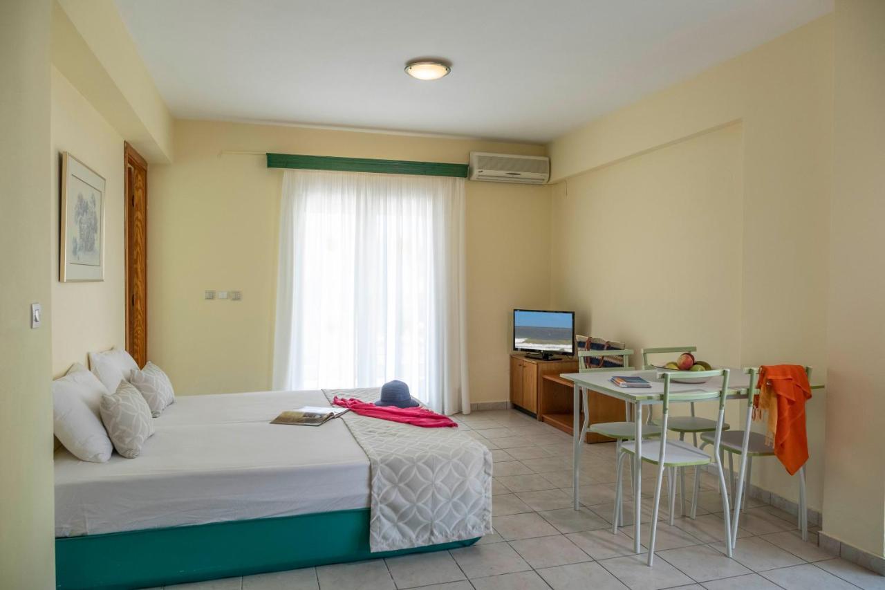 Aristides Hotel Fourka Extérieur photo