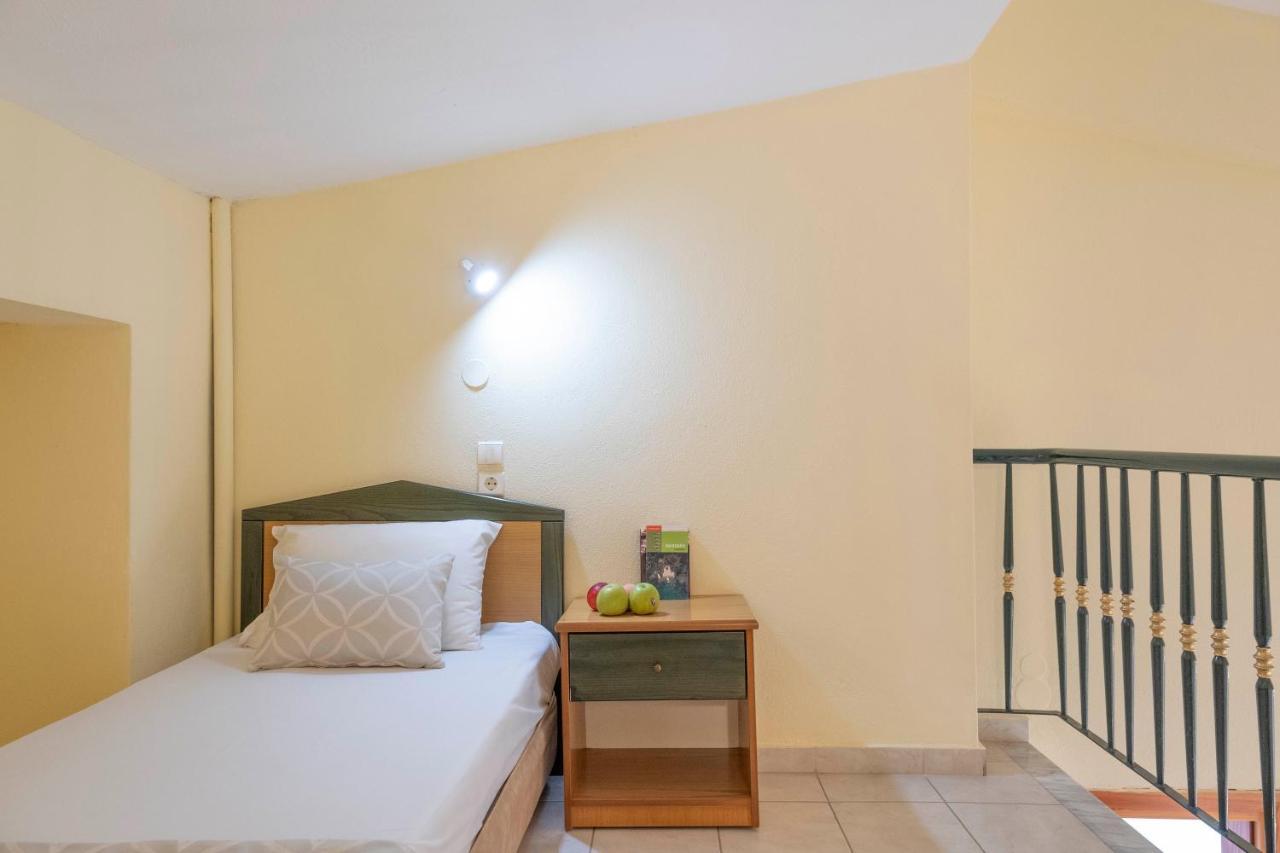 Aristides Hotel Fourka Extérieur photo