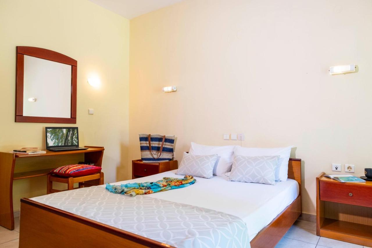 Aristides Hotel Fourka Extérieur photo